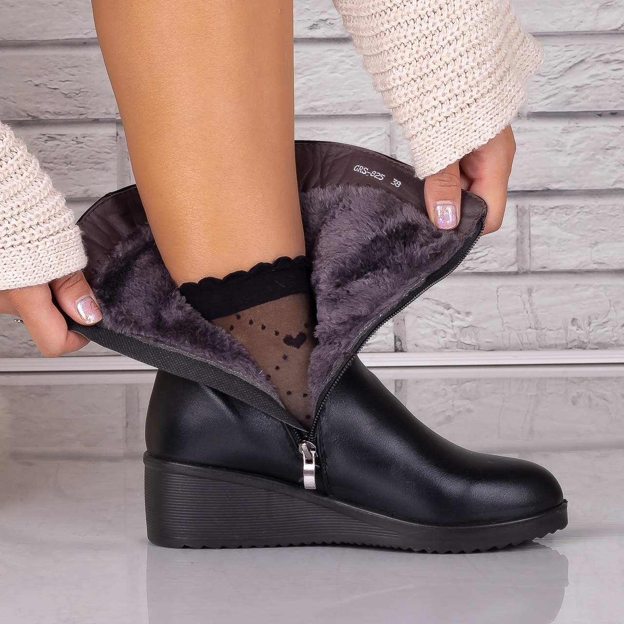 Ghete Dama Imblanite Negre din Piele Ecologica Beres - 1 | YEO