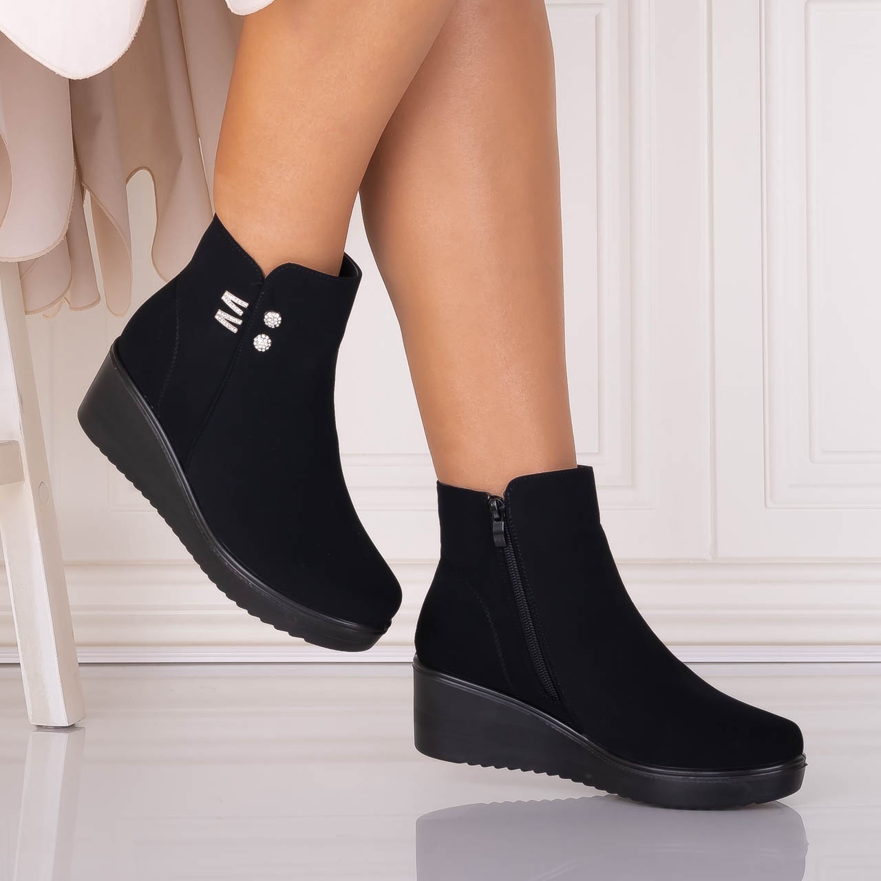 Ghete Dama Imblanite Negre din Piele Ecologica Intoarsa Hollie - 1 | YEO