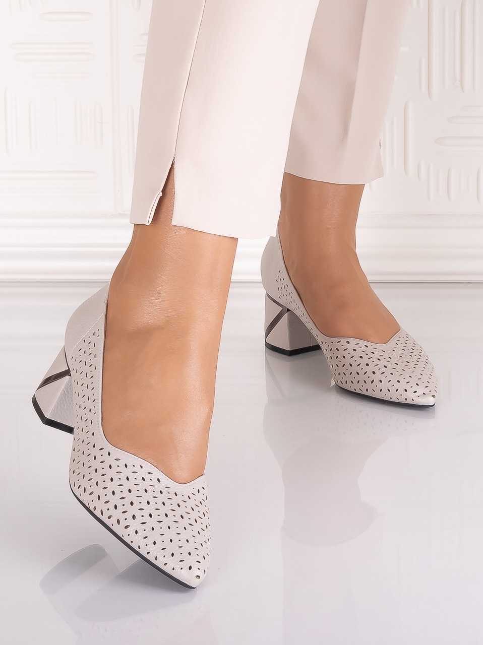 Pantofi dama cu toc Gri din Piele Ecologica perforată Benvia - imagine 6