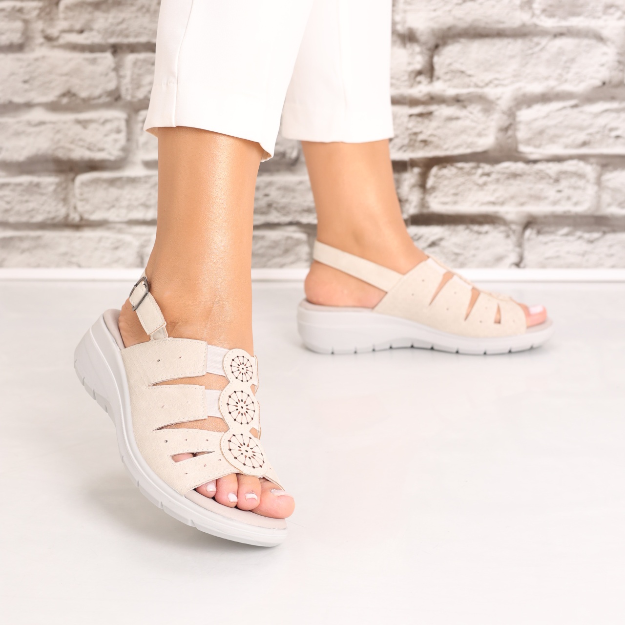 Sandale dama cu platforma Bej din Piele Ecologica Assisa - 2 | YEO