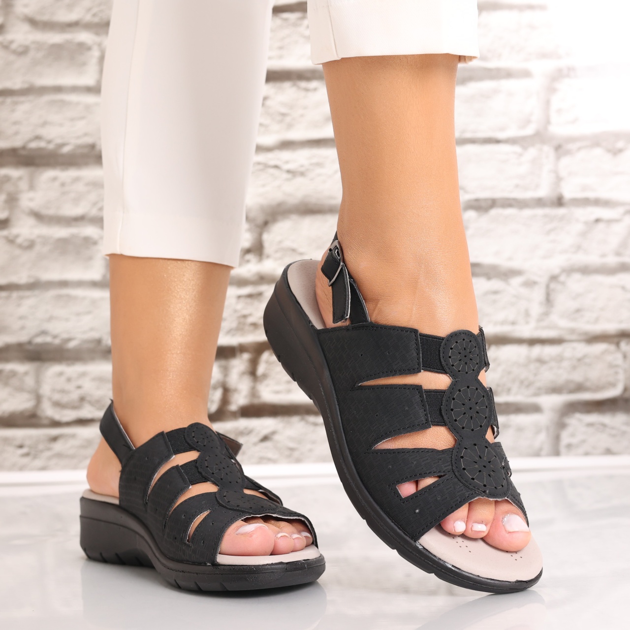 Sandale dama cu platforma Negre din Piele Ecologica Assisa - 2 | YEO