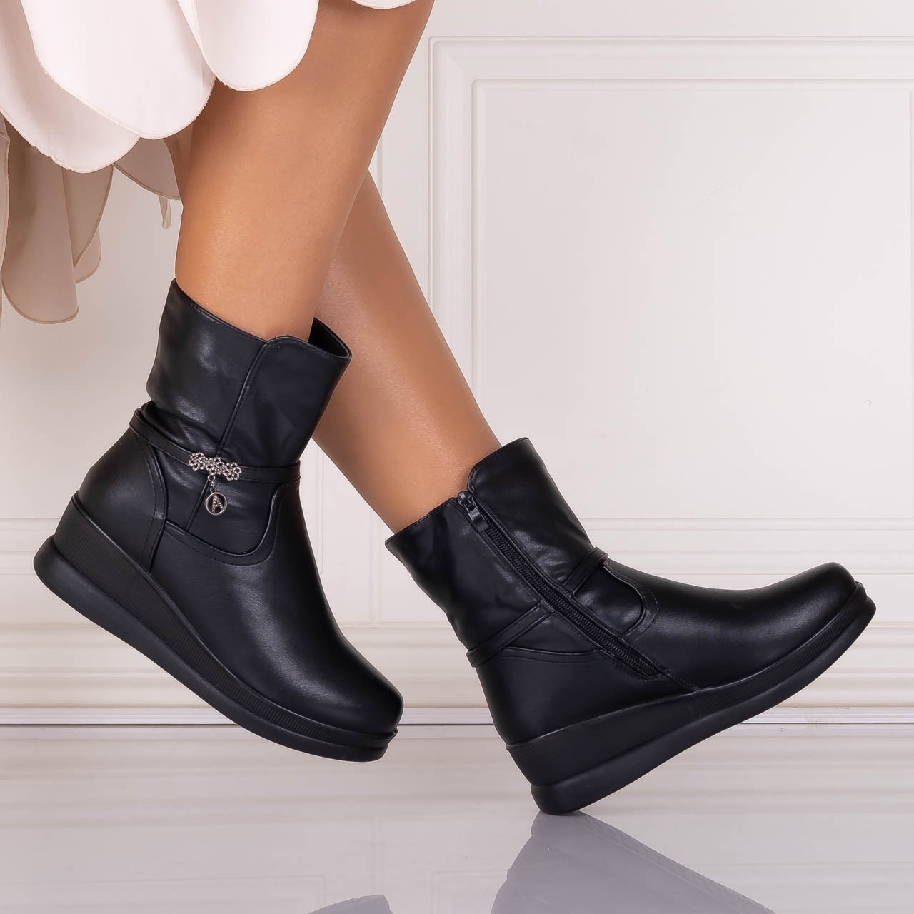 Ghete Dama Imblanite Negre din Piele Ecologica Mohana - 3 | YEO