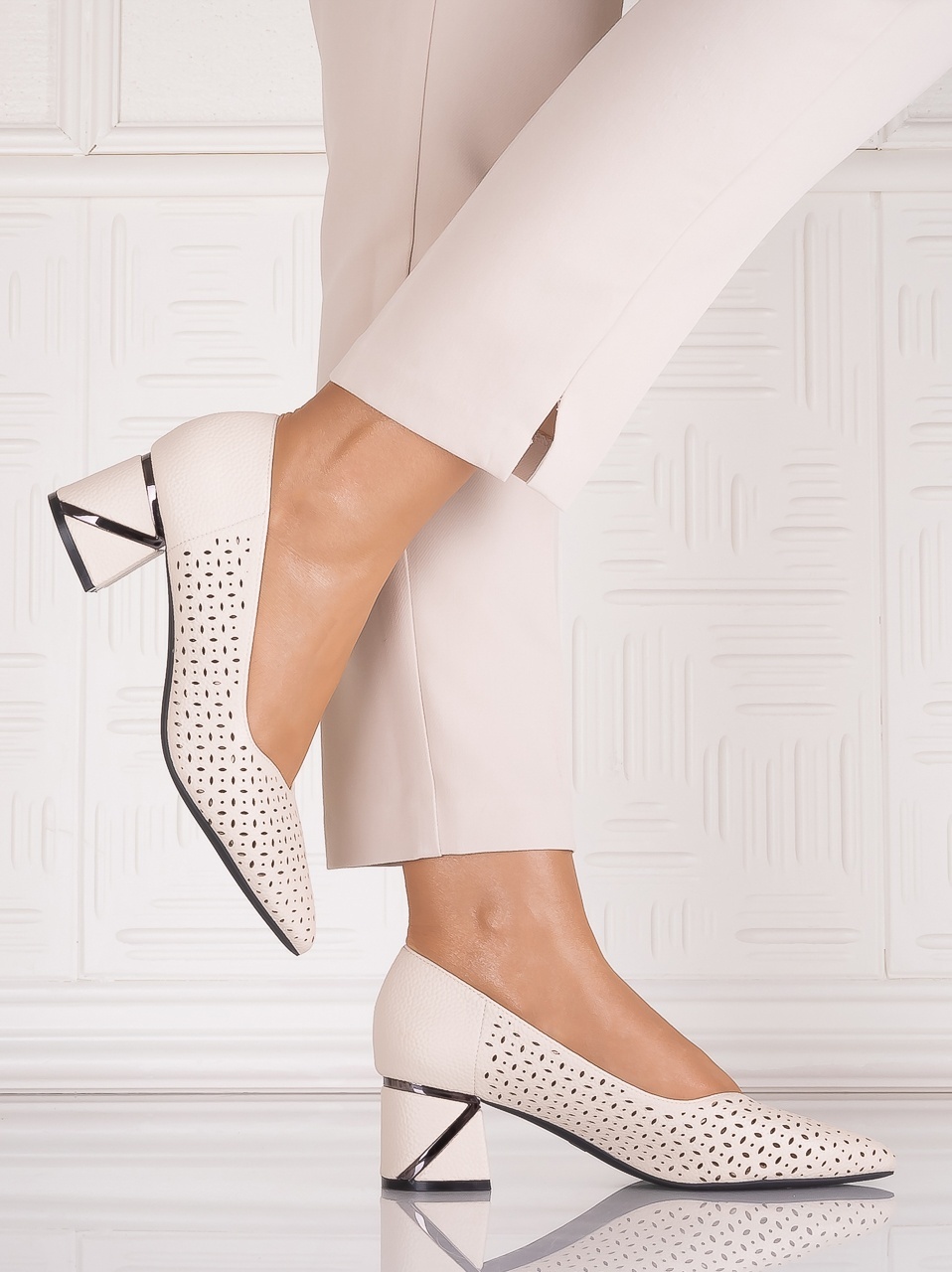 Pantofi dama cu toc Bej din Piele Ecologica perforată Benvia - imagine 6