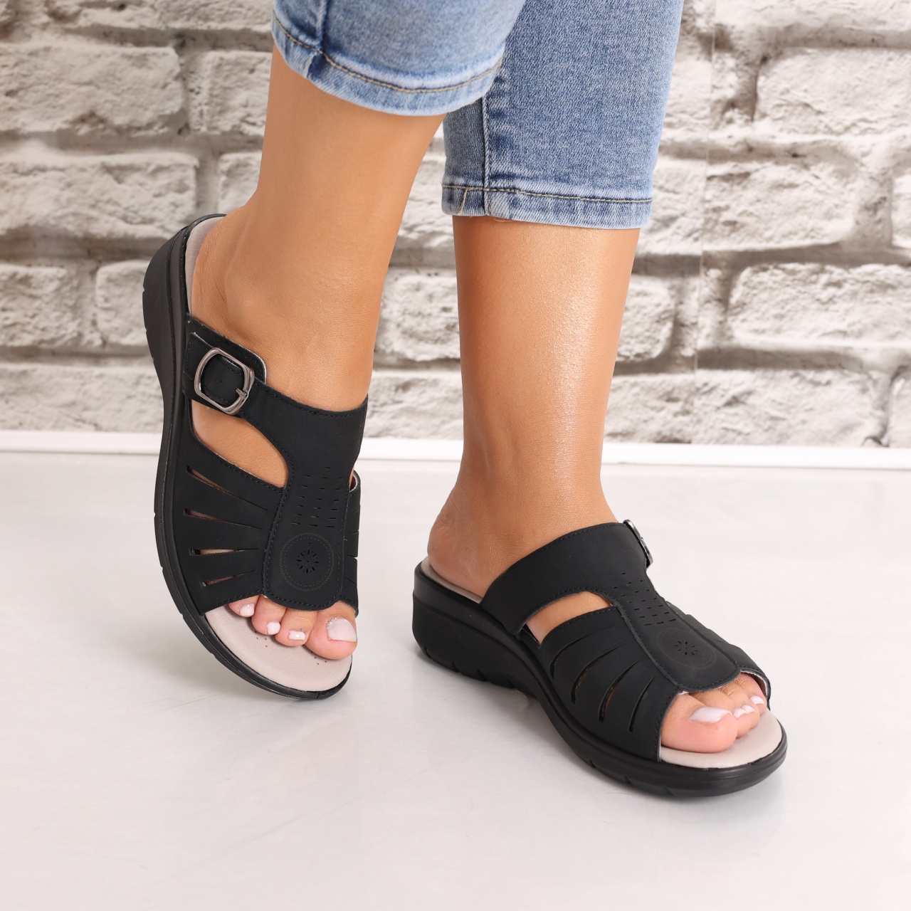 Papuci dama cu platforma Negri din Piele Ecologica Monine - 1 | YEO