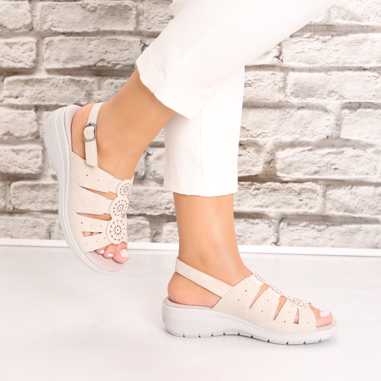 Sandale dama cu platforma Bej din Piele Ecologica Assisa - 3 | YEO