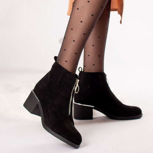 Γυναικείες μαύρες δερμάτινες μπότες gala