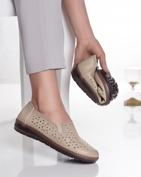 Дамски ежедневни обувки в бежов цвят, изработени от еко кожа duja