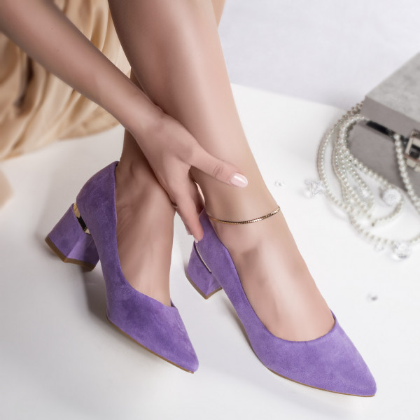 Дамски лилави обувки с пета от еко кожа