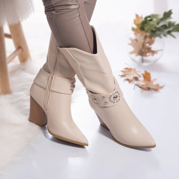 Γυναικείες μπότες από οικολογικό δέρμα sara beige