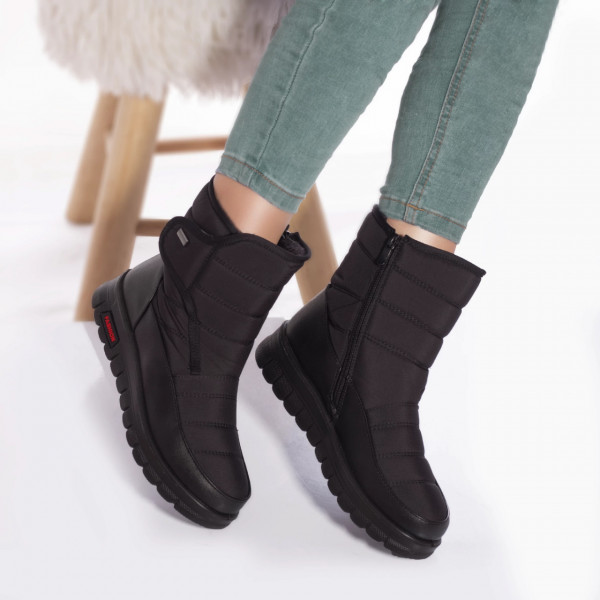 Γυναικείες μπότες με μαύρη αδιάβροχη οξιά