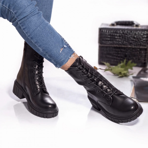 Γυναικείες μπότες σε μαύρο cristina διακοσμημένο δέρμα