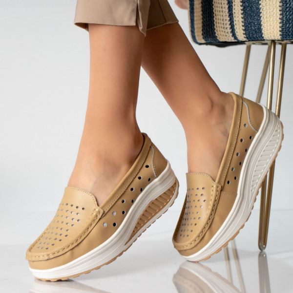 Дамски ежедневни обувки бежови от естествена перлена кожа