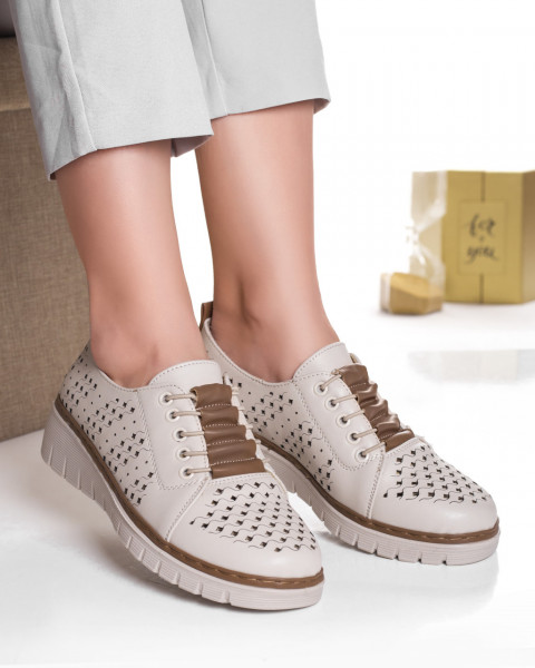 Дамски ежедневни обувки в бежов цвят, изработени от екологично чиста кожа с мирис