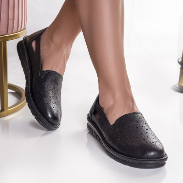 Дамски ежедневни обувки от черна еко кожа moilo