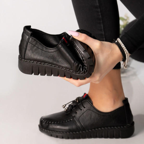 Дамски обувки от черна кожа ajuana