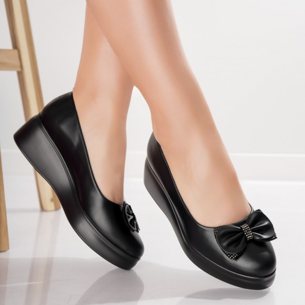 Черни дамски обувки на платформа Inloy от еко кожа