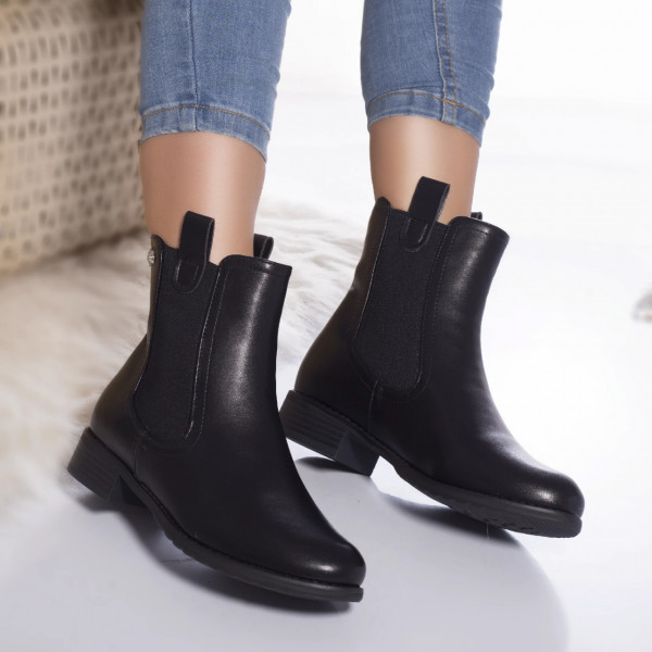 Casual μπότες από ελαφρώς παραγεμισμένο οικολογικό δέρμα σε μαύρο χρώμα