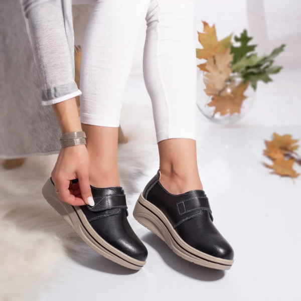 Дамски обувки от естествена кожа в грузински черен цвят