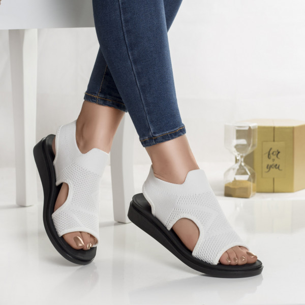 Дамски текстилни сандали без токчета в бяло