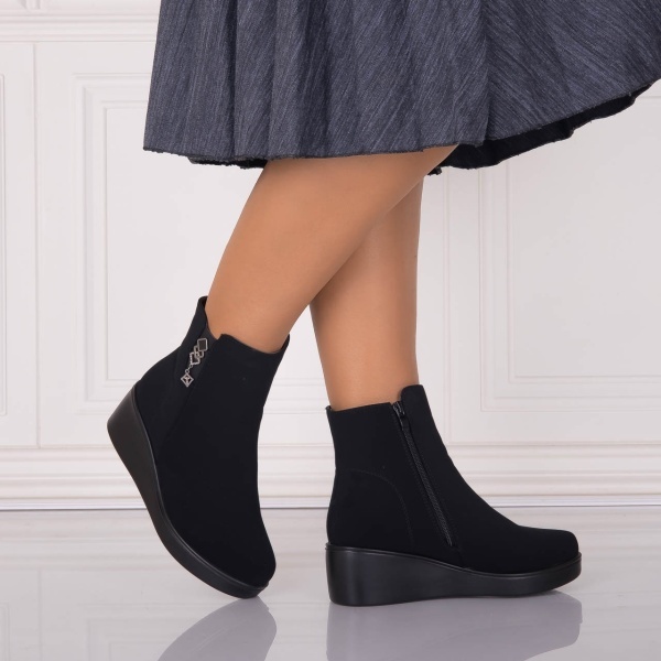 Ghete Dama Imblanite Negre din Piele Ecologica Intoarsa Cadisa