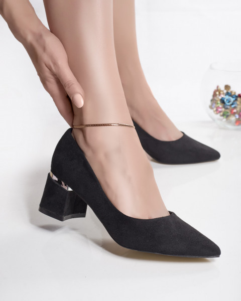 Γυναικεία μαύρα παπούτσια με φτέρνα από eco leather και σόλα από eco leather