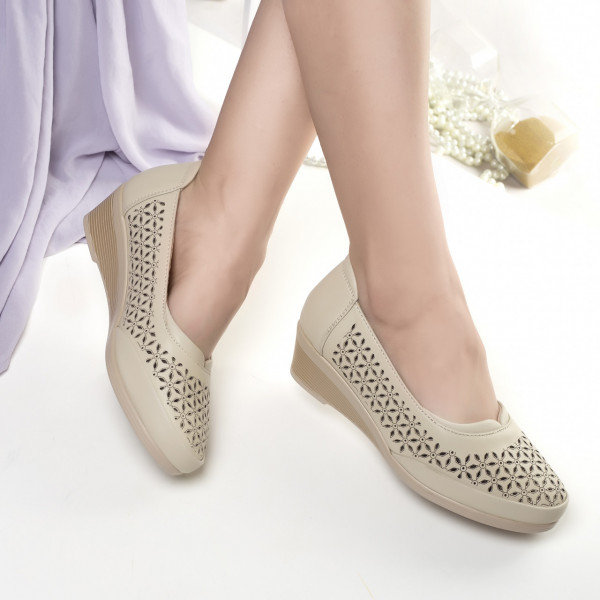 γυναικεία μπεζ παπούτσια με πλατφόρμα από eco leather nazec