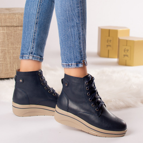Γυναικείες μπότες από φυσικό δέρμα με ναυτικό μπλε επένδυση