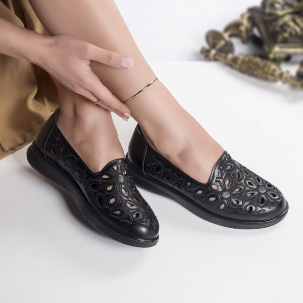 Дамски ежедневни обувки от черна кожа poilo