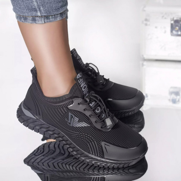 Спортни обувки от черен велур и текстил
