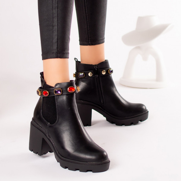 Γυναικείες μαύρες δερμάτινες μπότες ivette