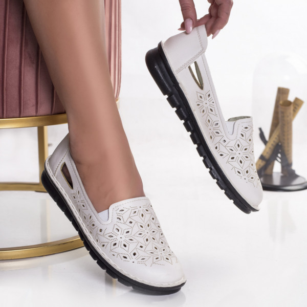 Дамски ежедневни обувки от бяла еко кожа moilo