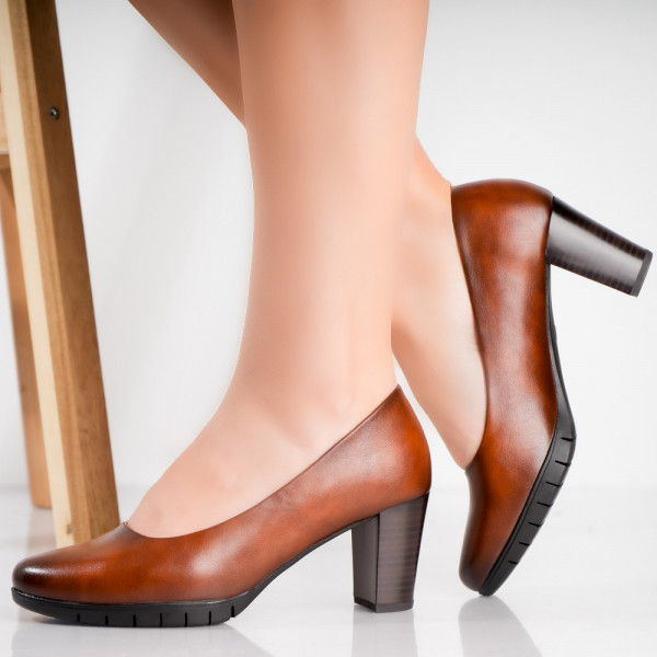 Дамски обувки Arenza с кафяв ток от екологична кожа