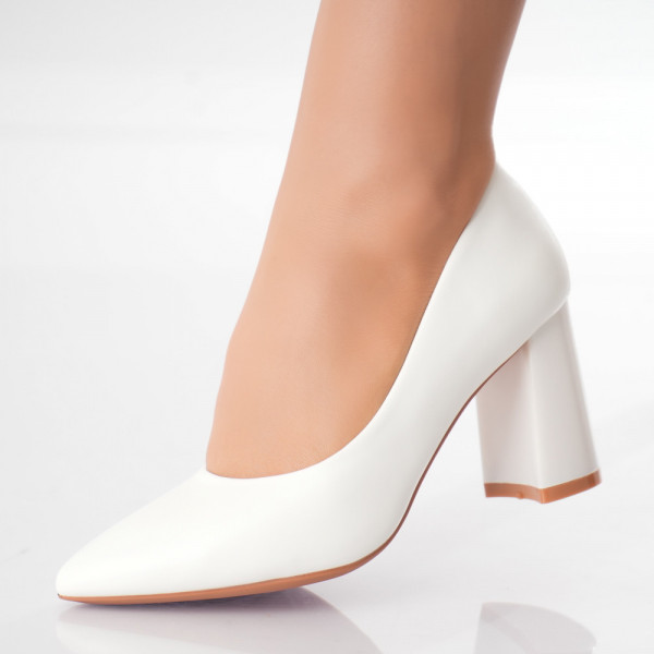 Дамски обувки Macarena с бял ток от екологична кожа