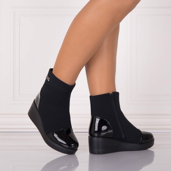 Ghete Dama Imblanite Negre din Piele Ecologica Intoarsa Sidanya