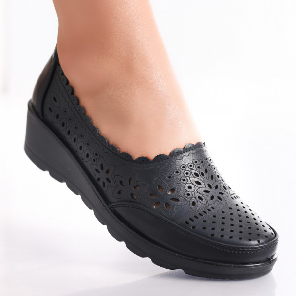 Γυναικεία μαύρα παπούτσια από οικολογικό δέρμα Desi
