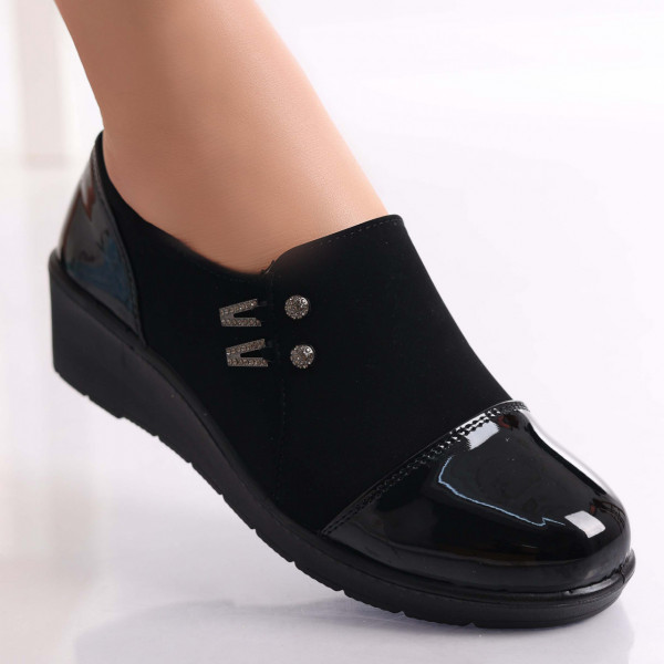 Дамски ежедневни обувки от еко велур в черно Enda