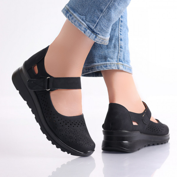 Дамски ежедневни черни обувки Tiga от екологична кожа