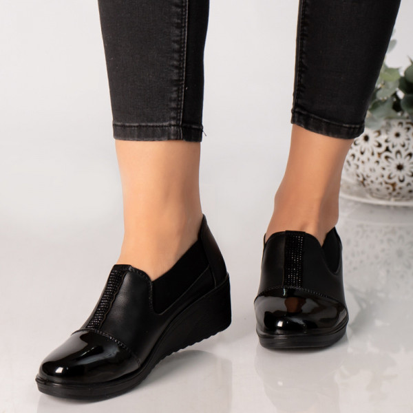 Дамски обувки на платформа черни от еко кожа amina