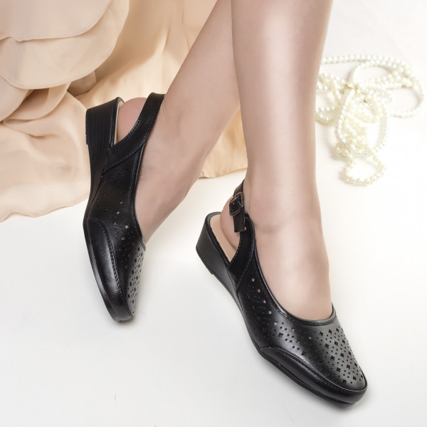 Черни дамски сандали от синтетична кожа