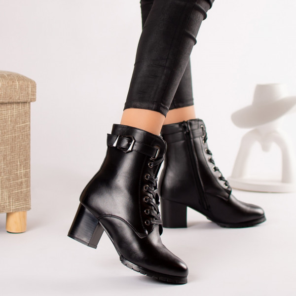 Γυναικείες μαύρες δερμάτινες μπότες barbara
