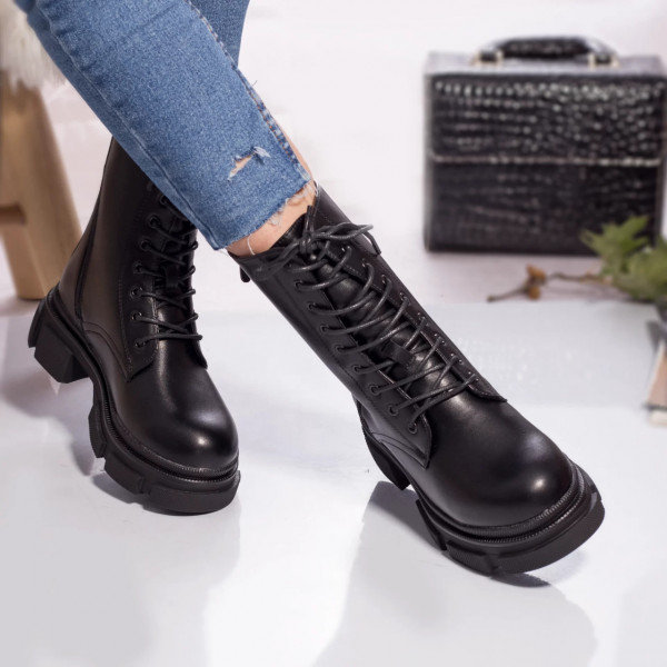 Γυναικείες μπότες από μαύρο δέρμα με μαύρο δερμάτινο τελείωμα
