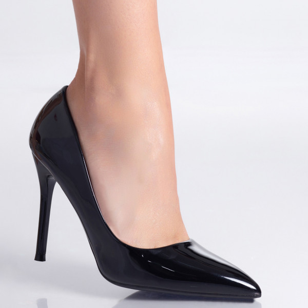 Μαύρα γυναικεία παπούτσια με τακούνι από οικολογικό δέρμα με κορδόνια Risam