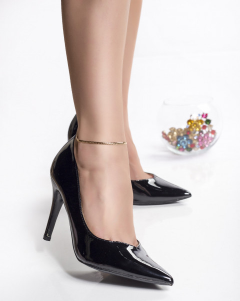 Черни дамски обувки с ток от велурена кожа