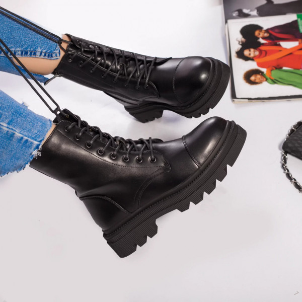 Γυναικείες μπότες από μαύρο δέρμα ottavia