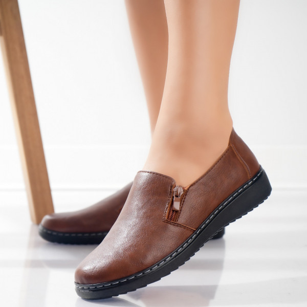 Дамски ежедневни кафяви обувки Deda от екологична кожа