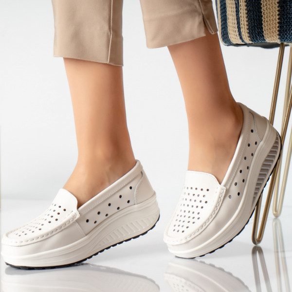 Дамски ежедневни обувки от бяла естествена перлена кожа