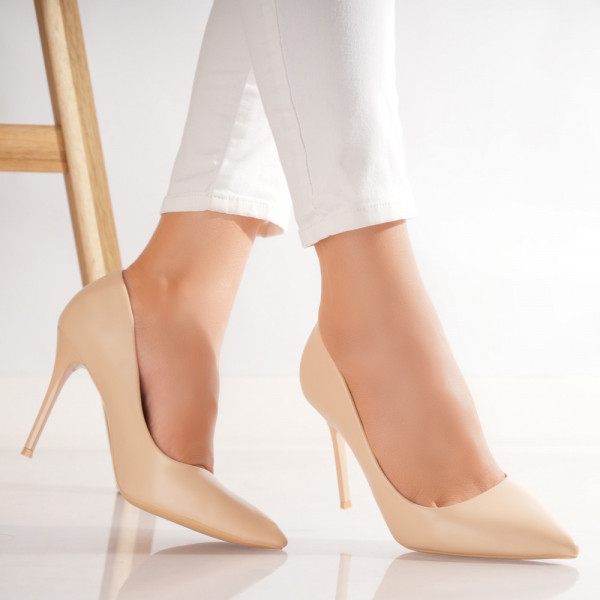 Дамски обувки с бежов ток от екологична кожа Voca