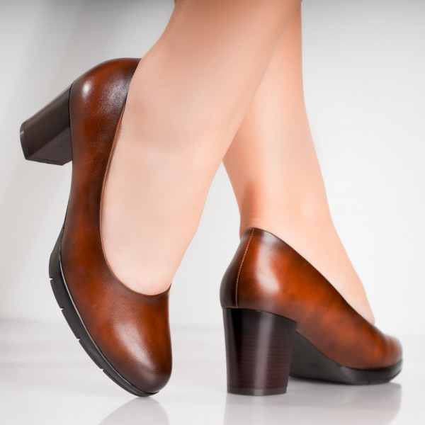 Дамски обувки Lujain с кафяв ток от екологична кожа