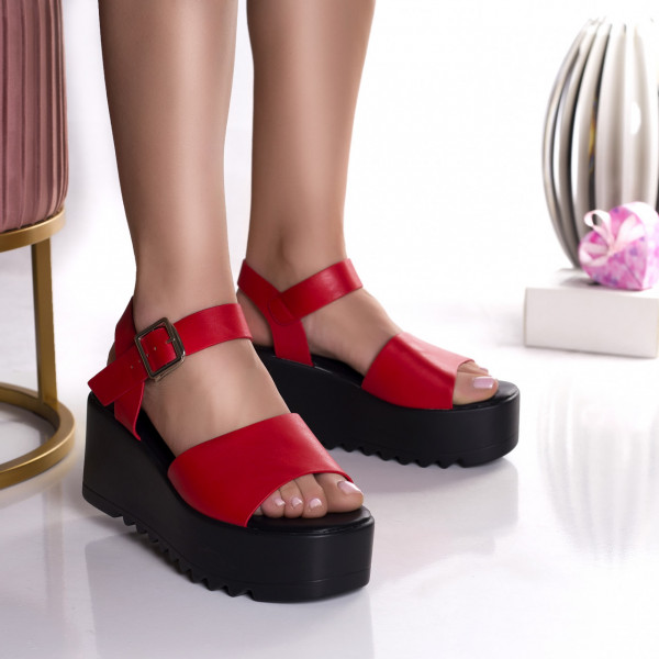 Дамски сандали на платформа в червено от екокожа