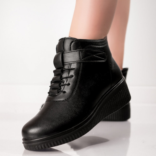 Stera Μαύρες γυναικείες δερμάτινες μπότες